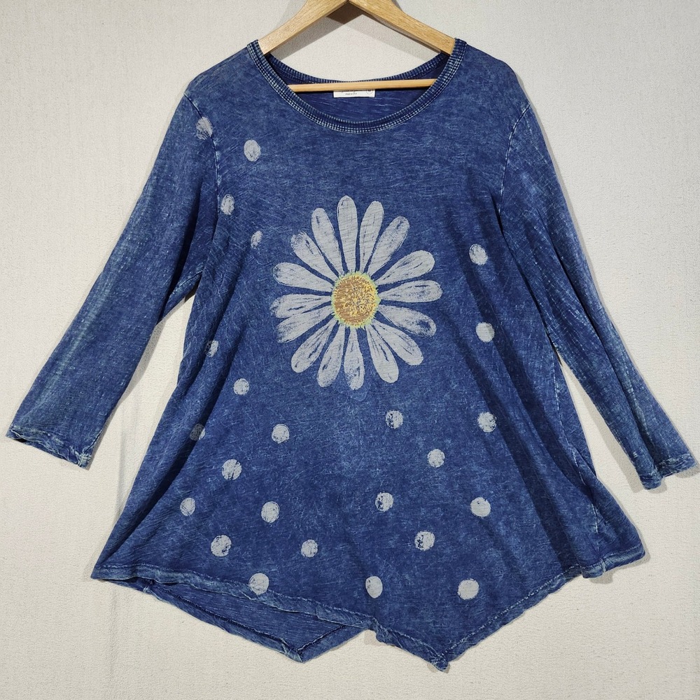 Jess & Jane Blue Mineral Wash Daisy Polka Dot Sharkbite Hem Tunic Top Medium USA